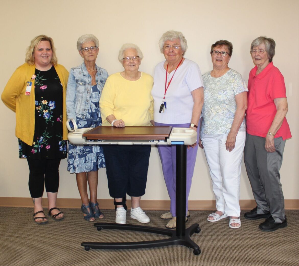 Raigan Brown, Pat Schurtz, Donna Walker, Iola Shipman, Helen Mennenga, Marlys Johnson